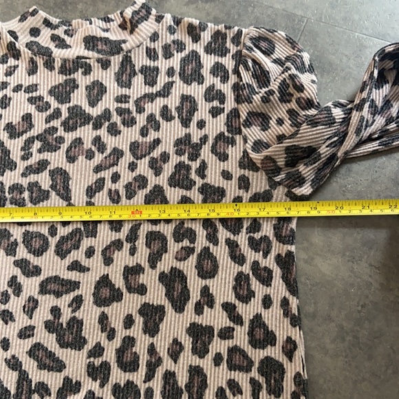Maurice’s leopard top - Picture 4 of 5
